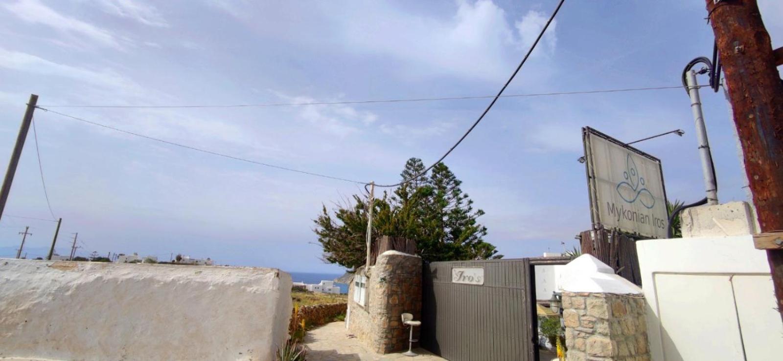 Mykonian Iros & *