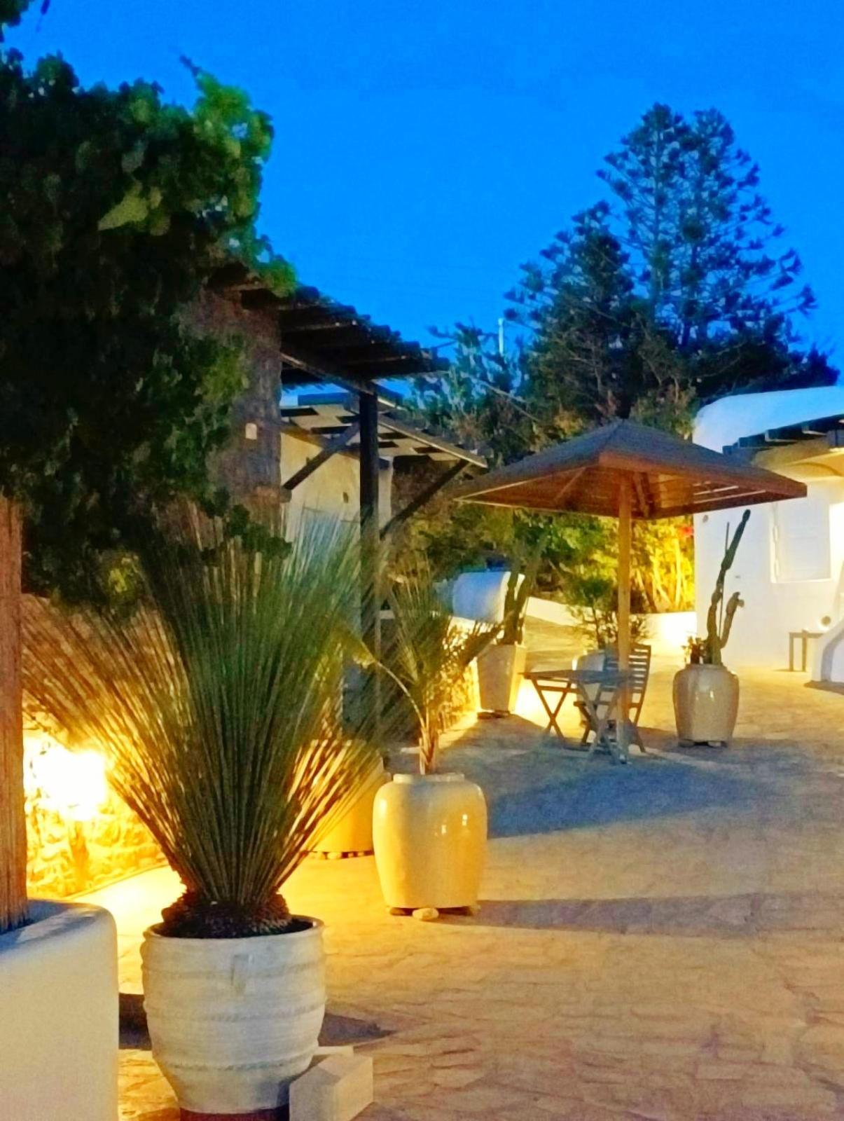 Mykonian Iros & *