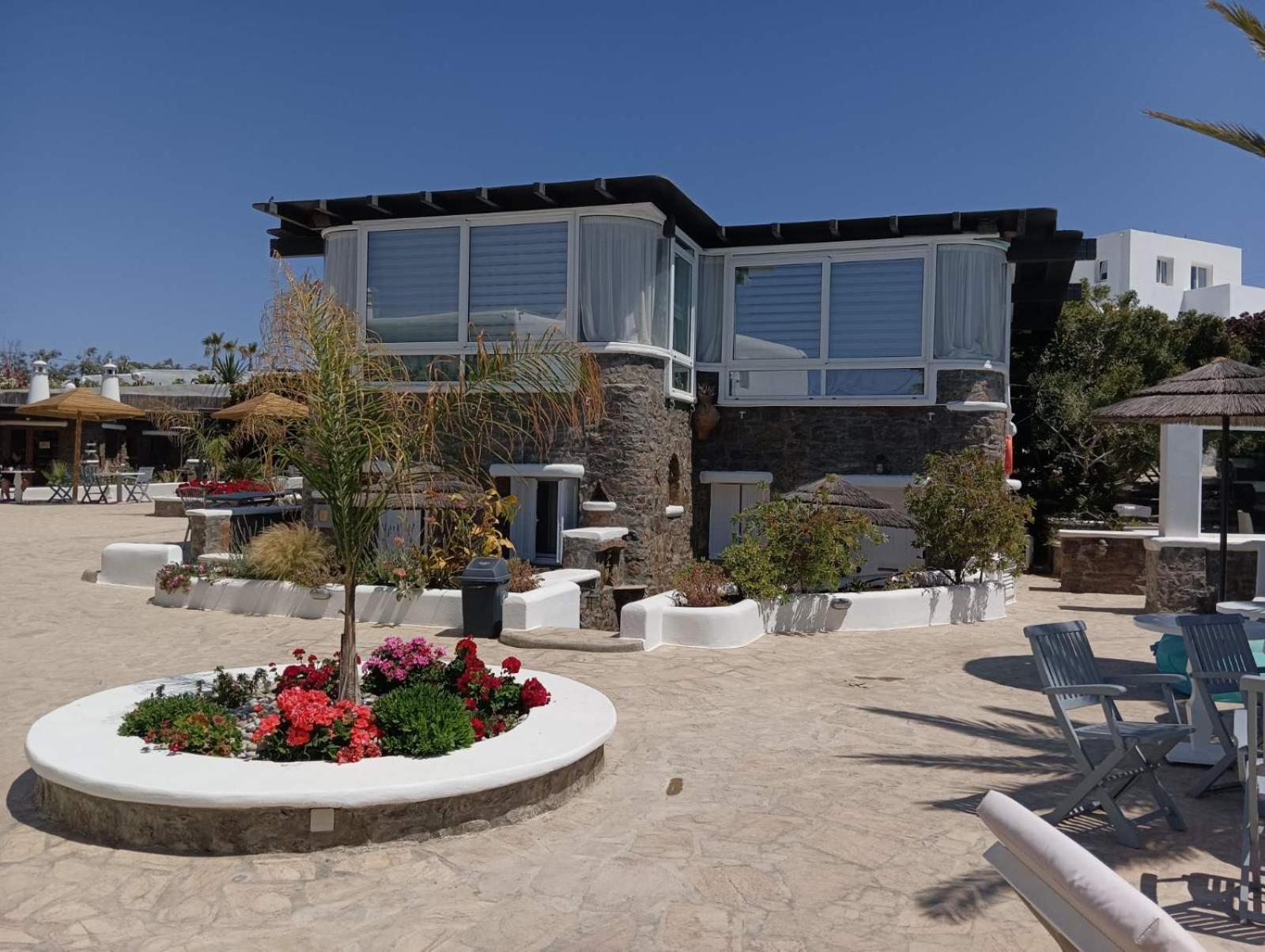 Villa Mykonian Iros & *